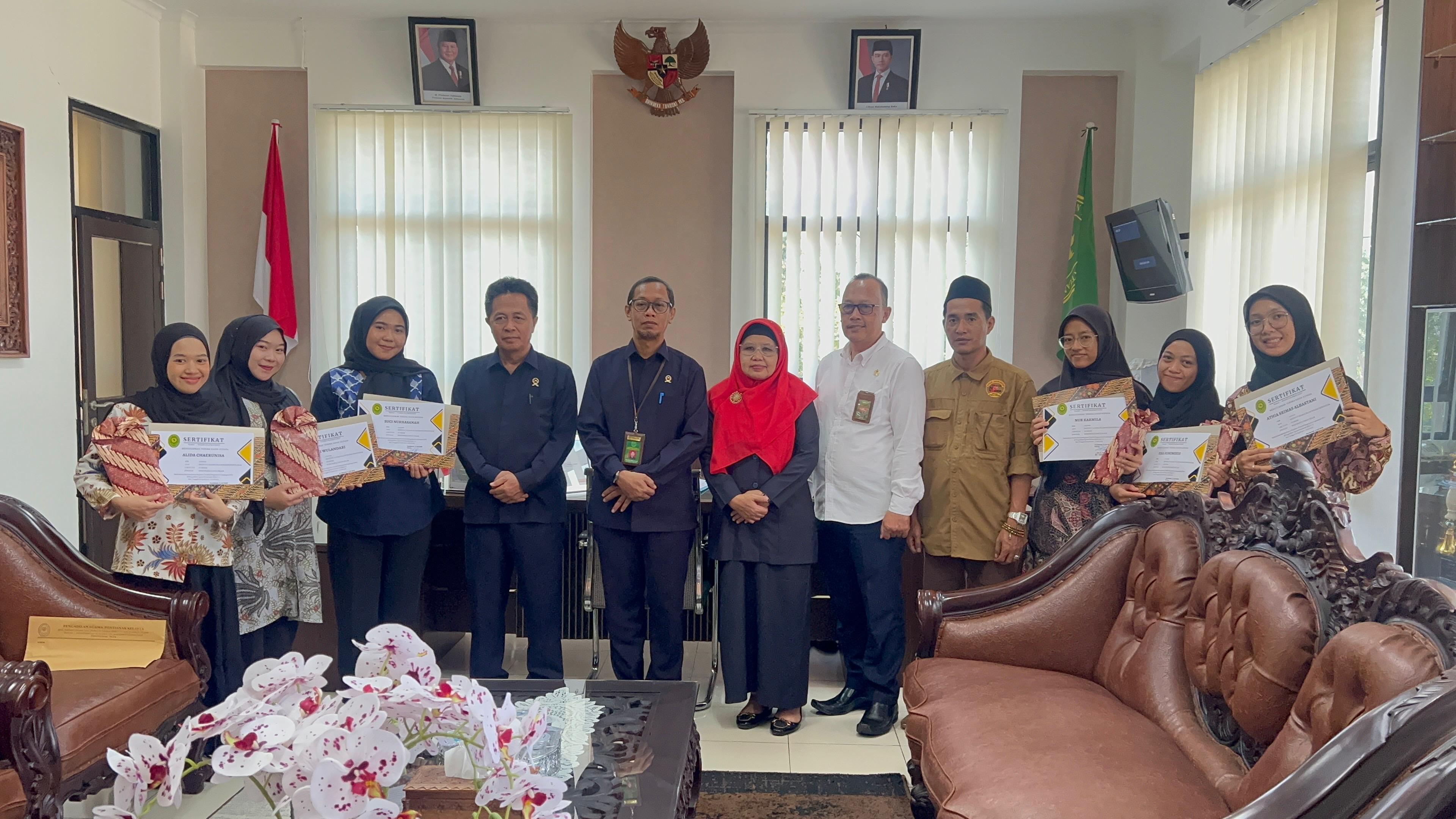 Mahasiswa PKKHP Fakultas Syariah IAIN Pontianak Berakhir, Pengadilan Agama Beri Bekal Karir dan Kritik Membangun