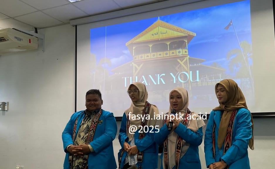 Upayakan Pelestarian Tradisi Tepung Tawar bagi Generasi Muda; Empat Mahasiswa Fakultas Syariah Memperaktikkan Cara Pelaksanaan Tradisi Tepung Tawar Melayu Pontianak di Unimas Malaysia