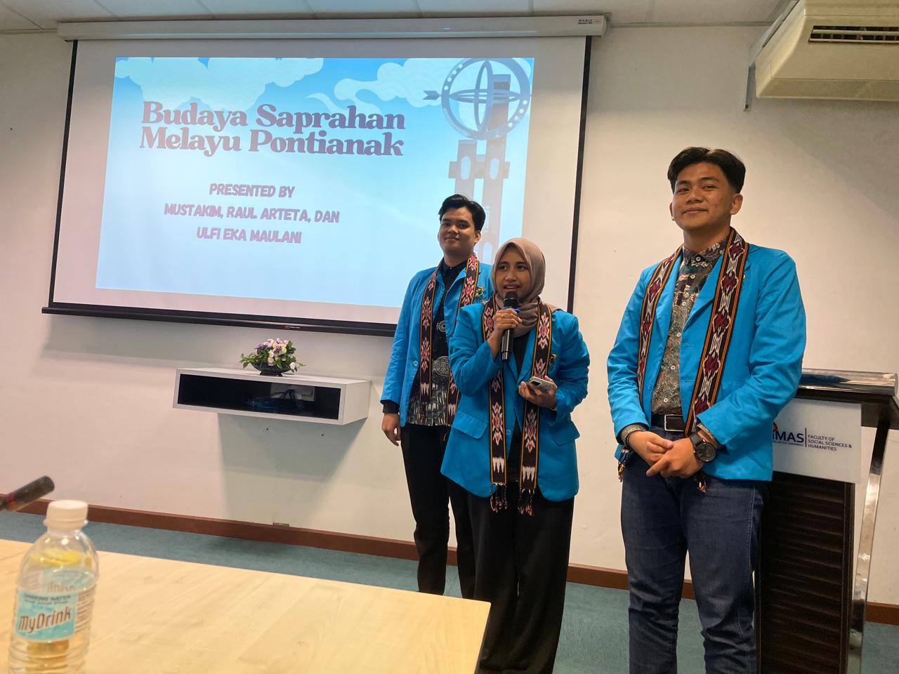 Pemutaran Video Upacara Besampu’ Awali Presentasi Tiga Mahasiswa Fakultas Syariah IAIN Pontianak di Unimas Malaysia