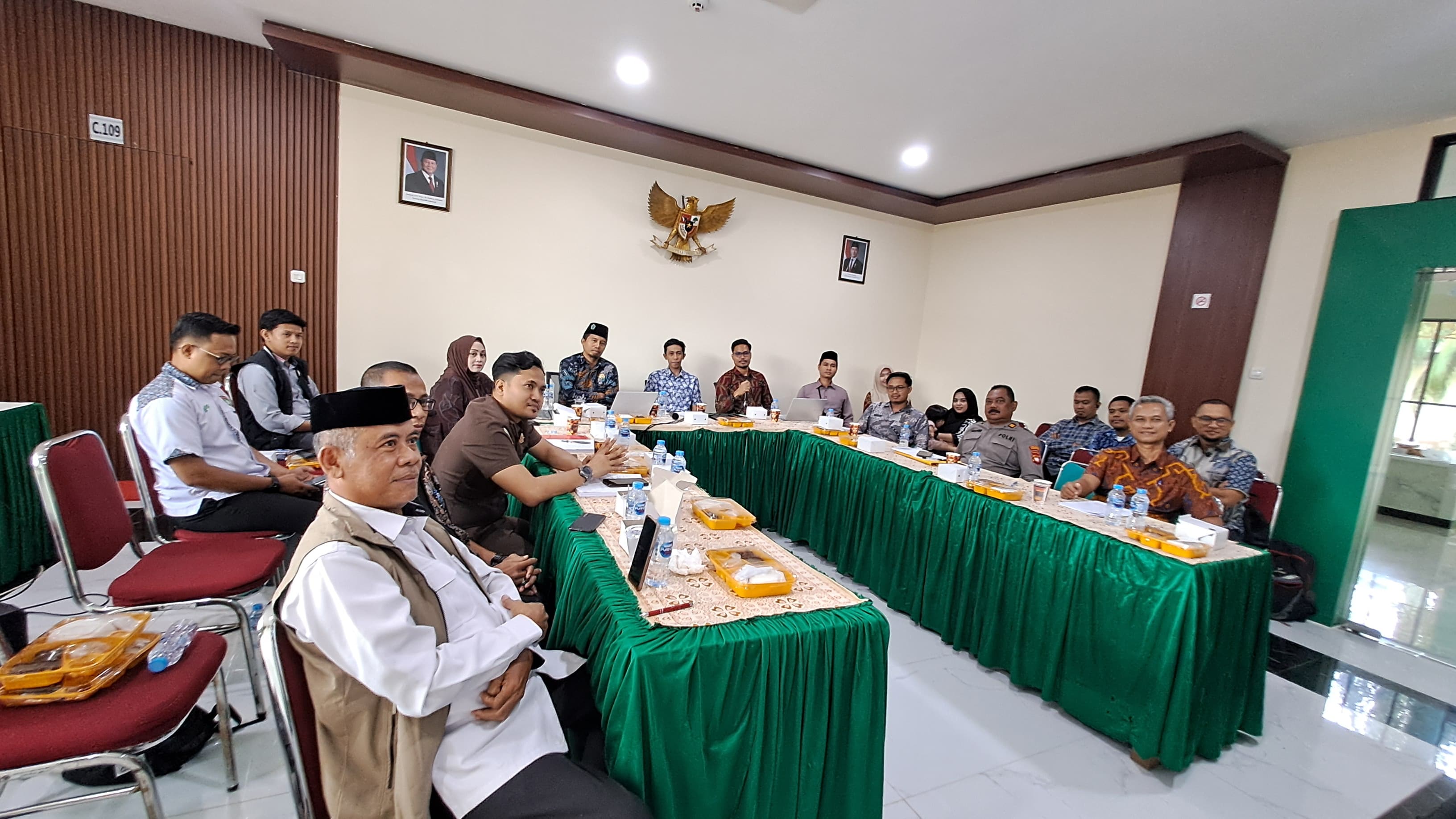 Fakultas Syariah IAIN Pontianak Gelar Diskusi Tindak Pidana terhadap Agama dan Kepercayaan Bersama Aparat Penegak Hukum, Akademisi, Organisasi Masyarakat, dan Organisasi Keagamaan