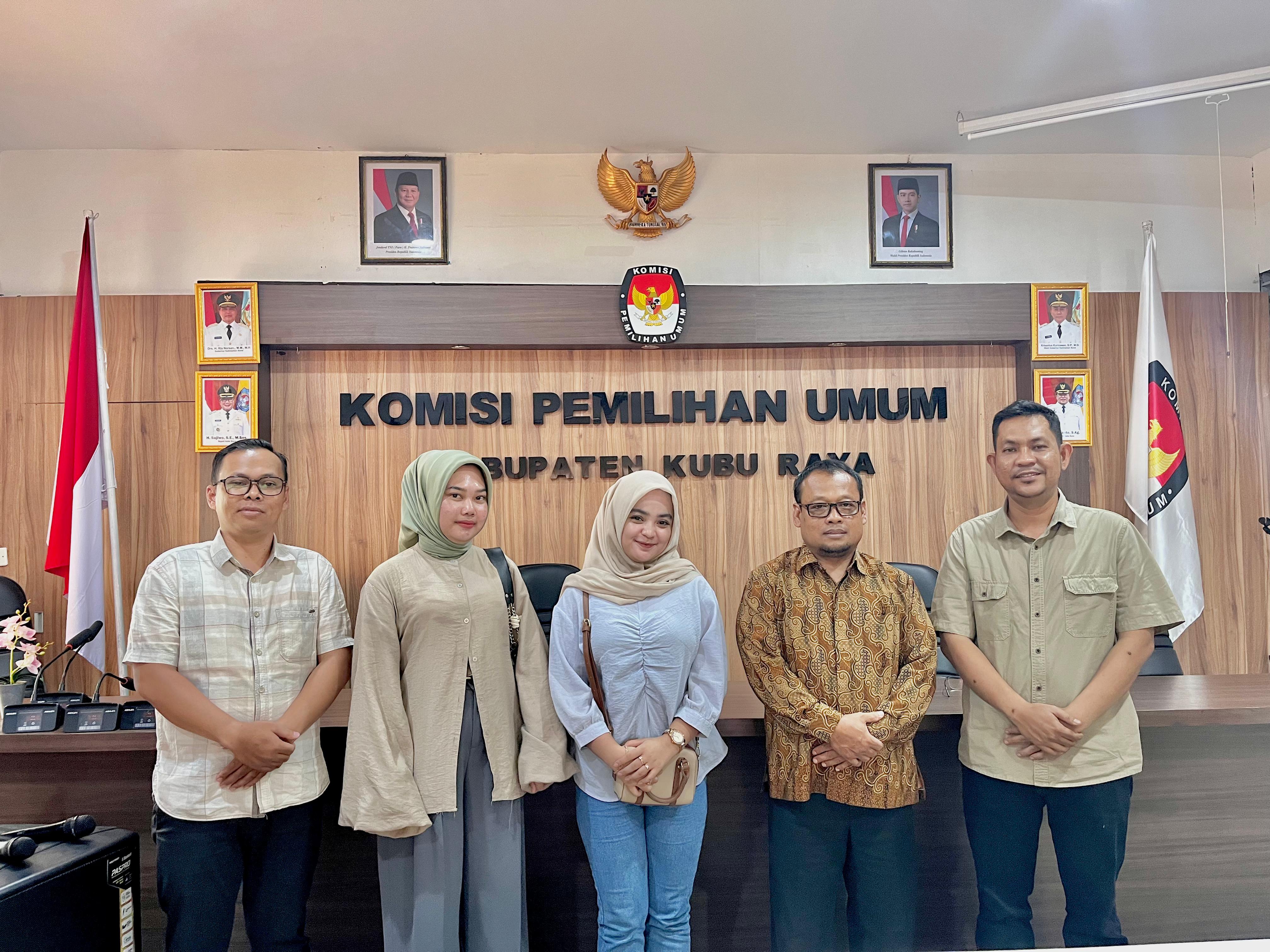 Mahasiswa Fakultas Syariah IAIN Pontianak Wawancarai KPU Kubu Raya Terkait Sistem Digital untuk Transparansi Pemilu