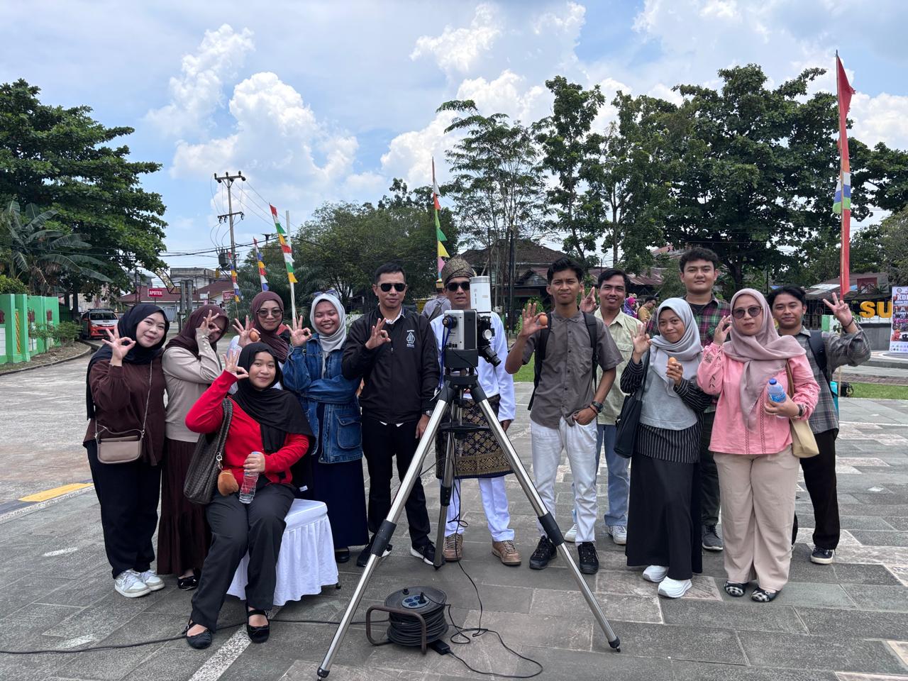 Peristiwa Kulminasi Matahari di atas Kota Pontianak, Mahasiswa Fasya IAIN Pontianak laksanakan praktikum hisab rukyat di atas Garis Lintang Nol Derajat