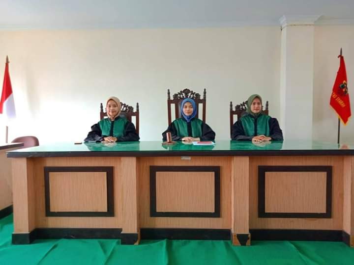Yuyun Pertiwi, Tengah. Yuyun Pertiwi, Tengah.